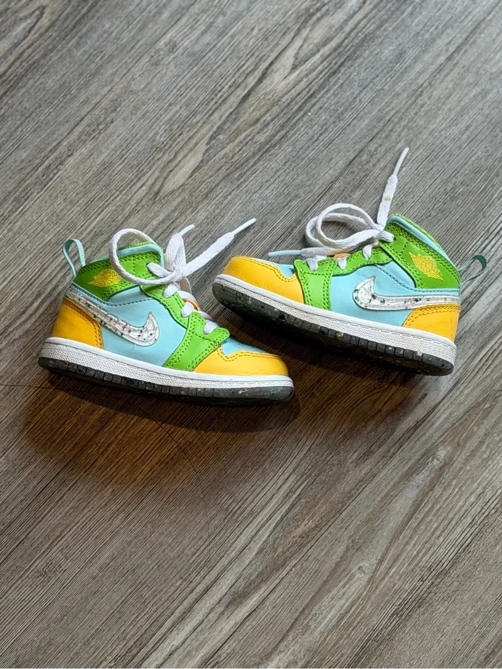 Jordan 1 Mid SE “Recycled Grind”